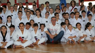 Gaziemirli sporcular madalyaları topladı