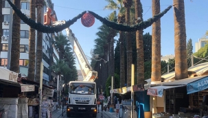 Konak’ta palmiyelere enjeksiyonlu koruma