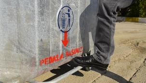 Koronavirüse karşı pedallı konteyner