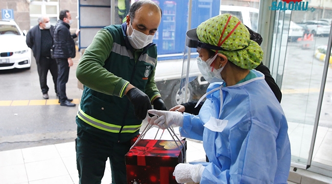 Batur, görev başındaki sağlık çalışanlarını unutmadı
