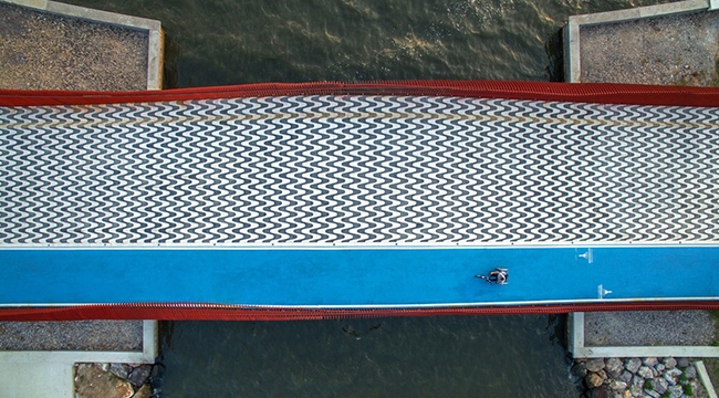 Bayraklı yaya köprüsüne uluslararası tasarım ödülü