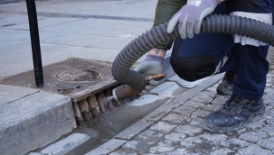 Çeşme’de larva ilaçlama çalışmaları aralıksız sürüyor