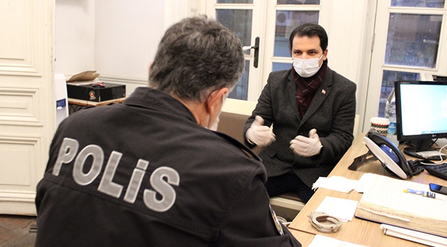 CHP Konak Yeni Yılı Polis Teşkilatıyla Sokakta Karşıladı