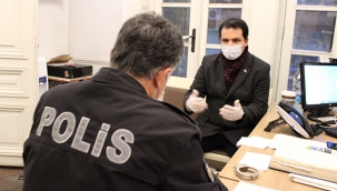 CHP Konak Yeni Yılı Polis Teşkilatıyla Sokakta Karşıladı