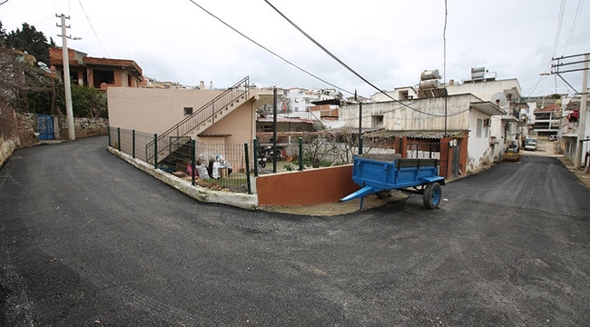 Efes Selçuk’ta bozulan yollar yeniden asfaltlanıyor