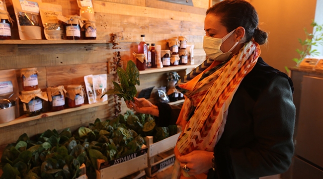 Efes Tarlası Bakkalı’na ıspanak geldi