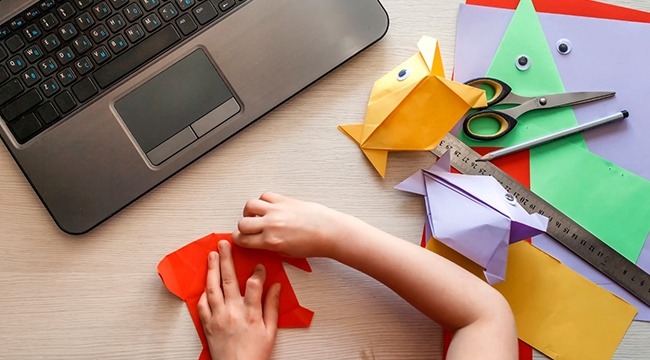 Gaziemirli çocuklara çevrim içi yarıyıl şenliği