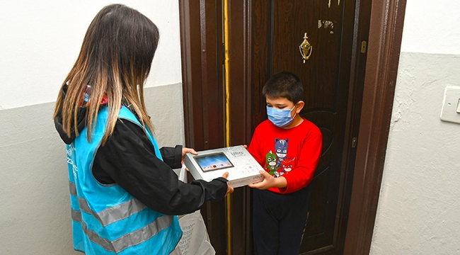 Öğrencilere tablet bilgisayar desteği