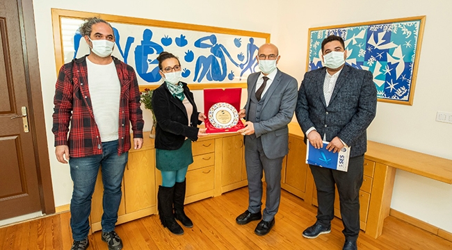 Sağlıkçılardan Başkan Soyer&#039;e pandemi teşekkürü