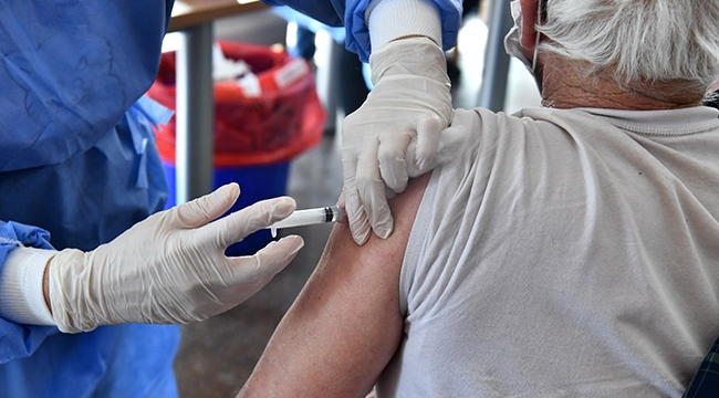 Sosyal Yaşam Kampüsü’nde ilk doz aşılar yapıldı