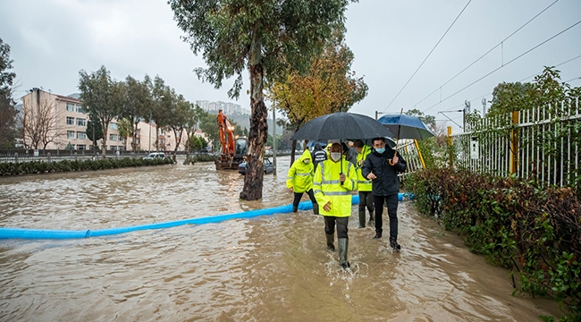 Büyükşehir ekipleri yaraları sarmak için sahada