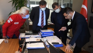 Başkan ömer günel depremin kahramanlarıyla buluştu