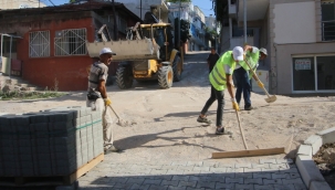 Bayraklı'da 24 mahalleye 43 bin metrekare kilit parke