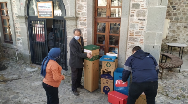 Bergama’da geri dönüşüm kutuları dağıtıldı