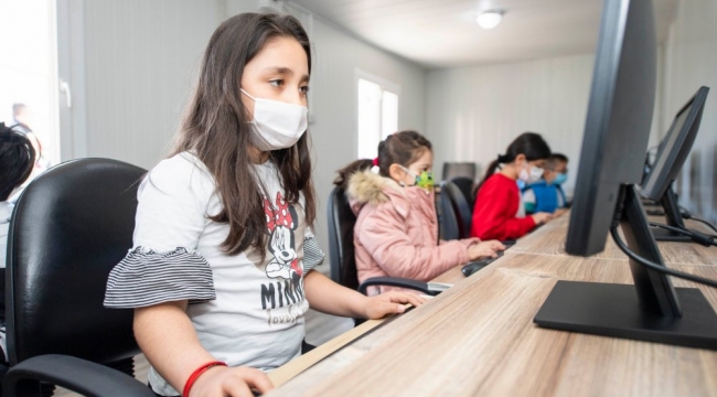 İzmir&#039;de deprem dayanışması sürüyor