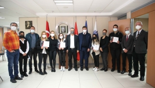 Karşıyaka’da ‘eczane destek personeli’ yetişiyor