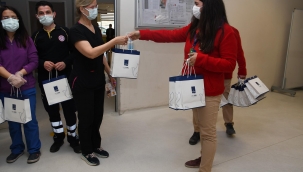 Kuşadası belediyesi pandeminin gerçek kahramanlarını unutmadı