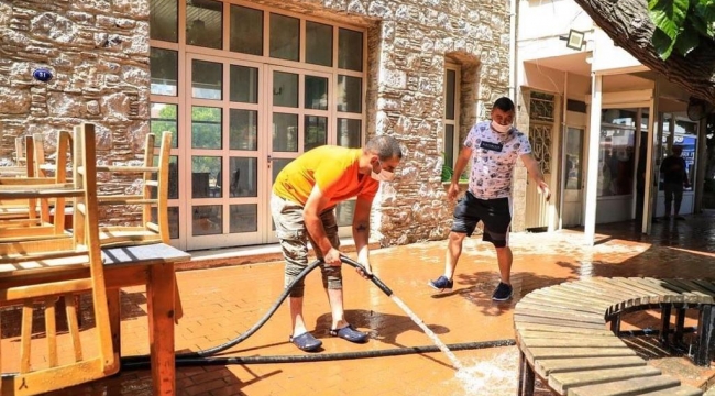 Seferihisar ve Çeşme ilçeleri mavi rengin sahibi oldu.