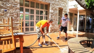 Seferihisar ve Çeşme ilçeleri mavi rengin sahibi oldu.