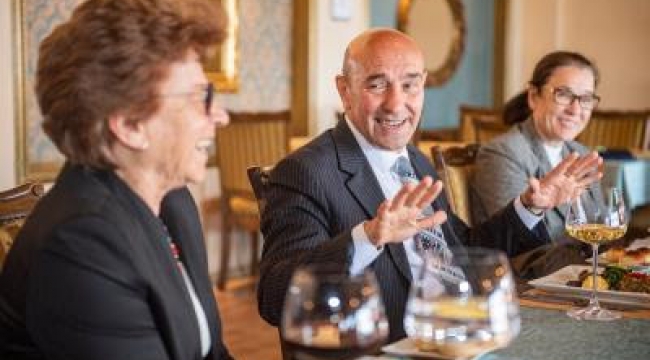 Başkan Soyer kadın belediye başkanları ile buluştu