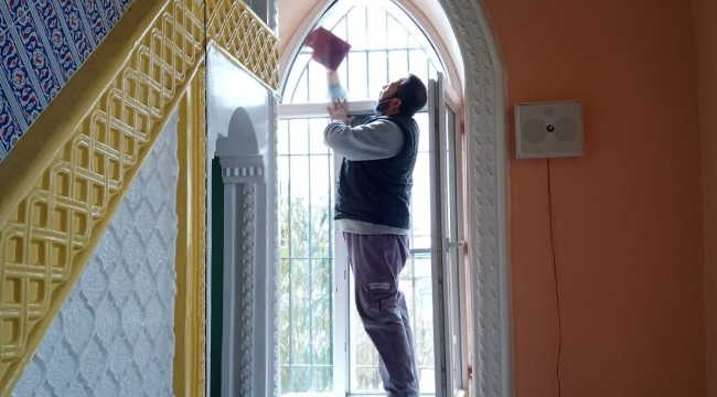 Bergama camilerinde Ramazan temizliği