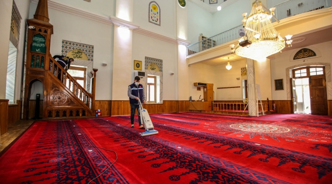 Buca’nın camilerinde ramazan temizliği