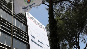 Gaziemir Belediyesinden 15 metrelik “Ölmek İstemiyorum” pankartı!