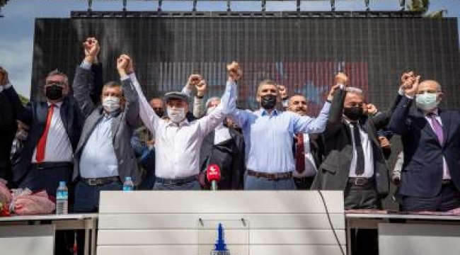 İzmir Büyükşehir Belediyesi çalışanları 1 Mayıs&#039;ı toplu sözleşmeyle kutladı