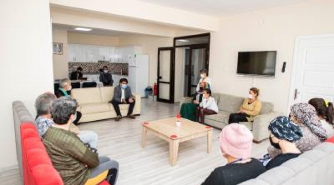 İzmir kanser hastası kadınları Umut Atölyesi’nde ağırlıyor