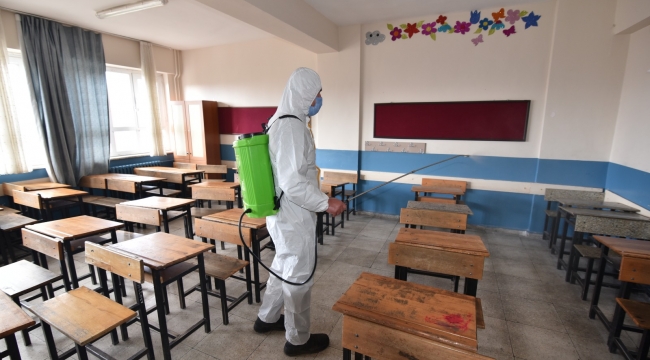 Torbalı’da okullar virüs tehdidinden arındırılıyor