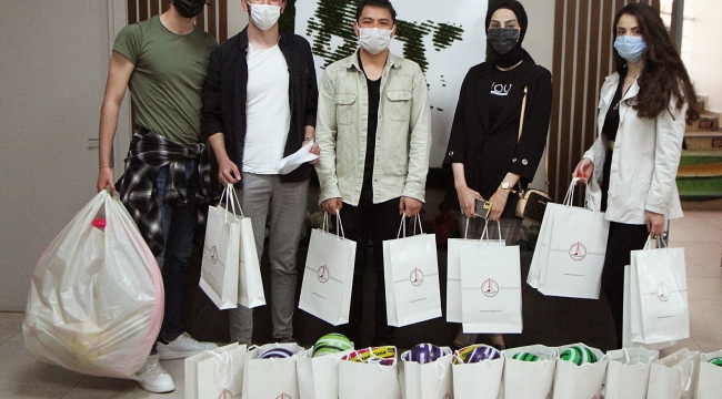 Üniversiteli gençlerden Karşıyakalı miniklere jest