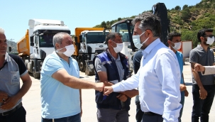 Başkan sandal, tüm personeliyle tek tek bayramlaştı