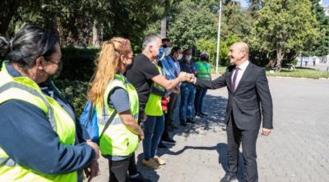 Başkan Soyer’den sürpriz bayram kutlaması