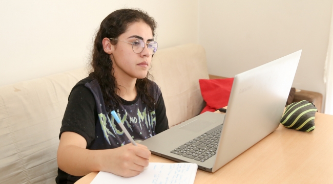 Buca’nın KPSS adaylarına ücretsiz çevrim içi dershane