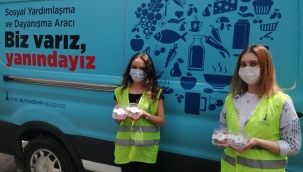 Büyükşehir iftar paketiyle birlikte kandil simidi dağıttı