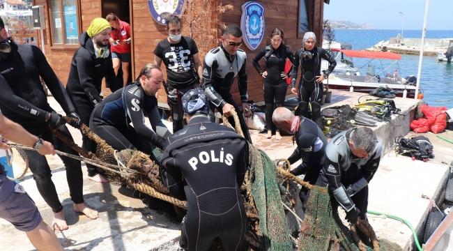 Karaburun’da hayalet ağlar temizlendi
