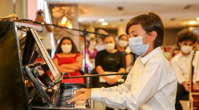 Kızılçullu’nun gençlerine İtalya’dan bilim ve sanat ödülü