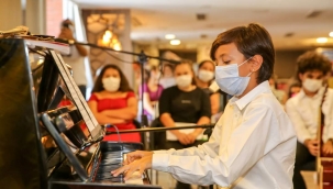 Kızılçullu’nun gençlerine İtalya’dan bilim ve sanat ödülü