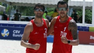 Plaj voleybolunda erkeklerde sevindik, kadınlarda üzüldük