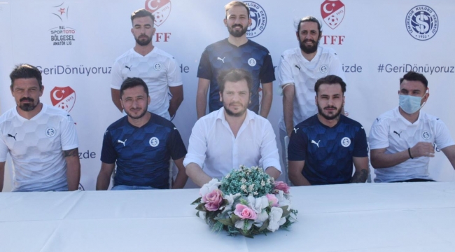 Sıra İzmirspor’da