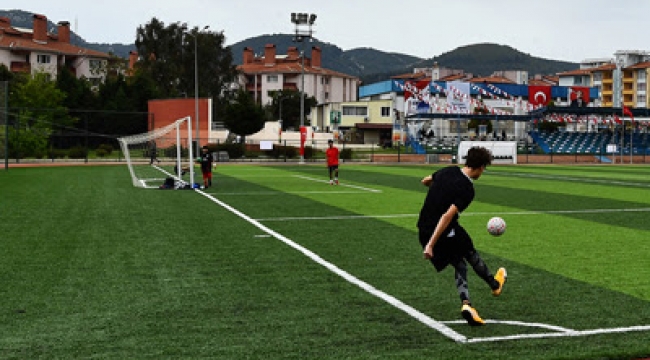 5 tesis yenilendi, 1 yeni futbol sahası kuruldu