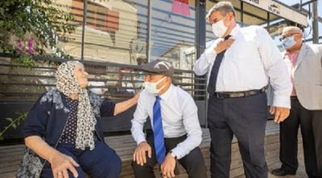 Başkan Soyer&#039;den Çeşme esnafına moral ziyareti