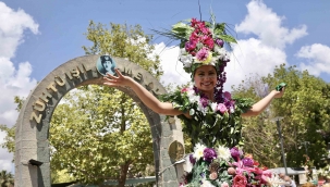 Karşıyaka Çiçek Pazarı’na coşkulu açılış