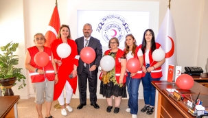 Menemen belediyesi türk kızılay’ının yanında