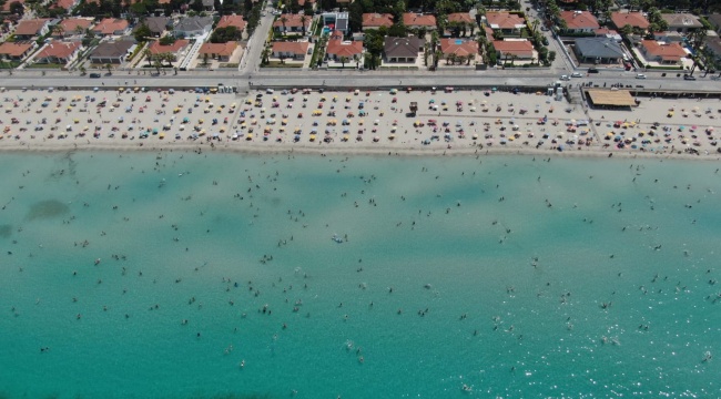 Çeşme’ye tatilci akını, plajlar doldu taştı!