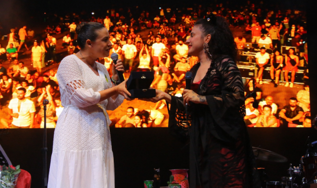 Efes Selçuk'ta Ceylan Ertem fırtınası!