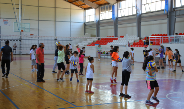 Efes Selçuk'ta yaz spor okulu açıldı