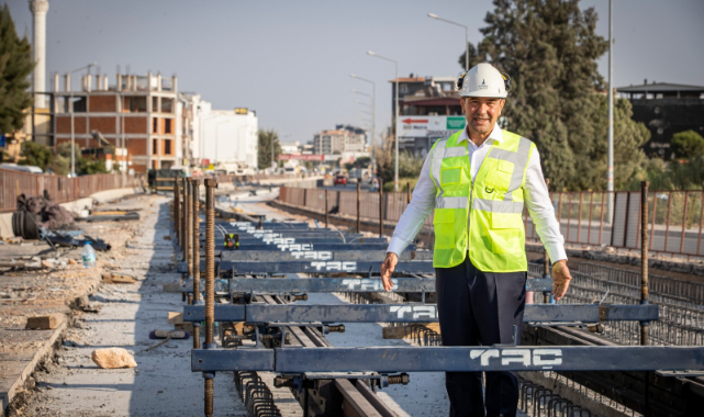 Çiğli Tramvayı'nda ilk raylar döşendi