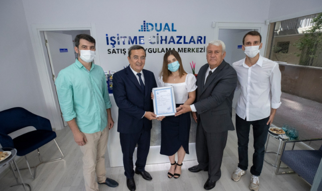 Konak'ta online ruhsatlar başkanlardan teslim