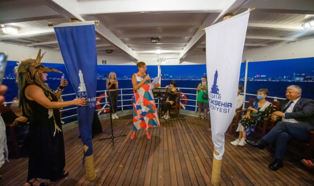 Özuslu, Şiir Hatları etkinliğine katıldı: Sanatı kendimize rehber ediniyoruz